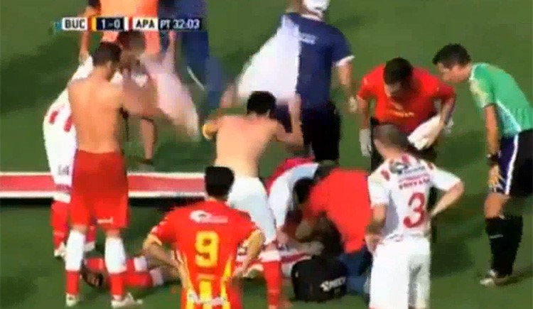 بالفيديو.. وفاة لاعب أرجنتيني بعد فقدانه الوعي في الملعب