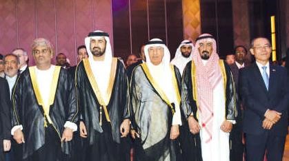 السفير عبدالعزيز الشارخ وسفيرا الامارات وعمان	ريليش كومار﻿