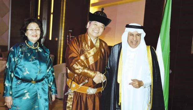 السفير السعودي دعبدالعزيز الفايز مهنئا سفير منغوليا﻿
