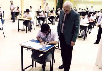دبدر العيسى داخل احدى اللجان﻿