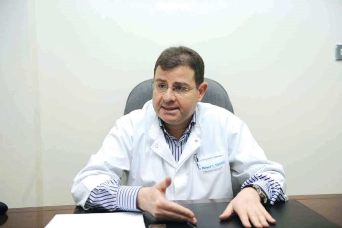دريشار زغيب استشاري امراض وجراحة العيون
﻿