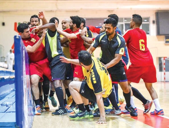 من هوشةالاصفر والعنابي في المباراة ﻿