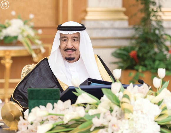خادم الحرمين الشريفين الملك سلمان بن عبدالعزيز مترئسا جلسة مجلس الوزراء امسواس﻿