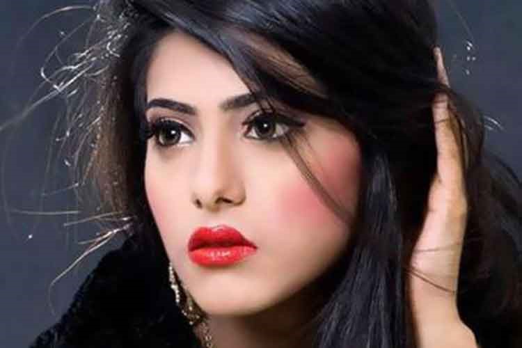 صورة: شيلاء سبت تعاني من انتفاخ عينيها.. وتطلب من جمهورها حل سريع