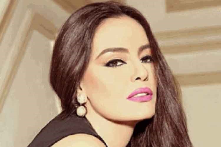 صورة نادرة.. شيريهان "تتحزم بكرافتة" عبدالوهاب وترقص على تصفيق أم كلثوم