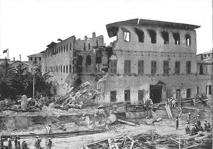 قصر سلطان زنجبار بعد قصفه