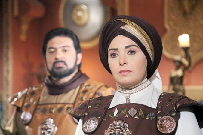  وفي مشهد من مسلسل اوراق التوت