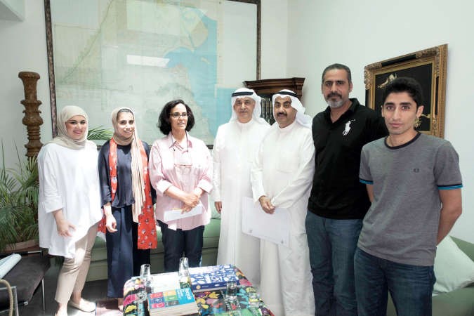 الشيخة امثال الاحمد خلال لقائها مع معلي اليوحة