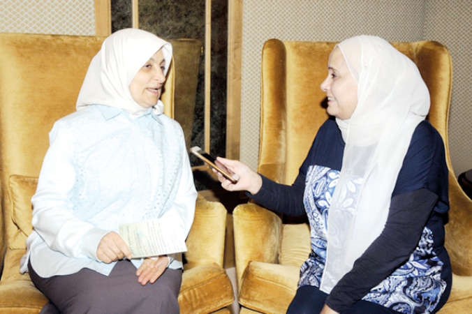الوزيرة هند الصبيح متحدثة الى الزميلة بشرى شعبان﻿