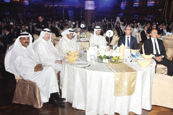 مدير عام الجهاز المركزي لتكنولوجيا المعلومات عبداللطيف سريع السريع والمدير الاقليميالكويت في اي بي ام الشرق الاوسط خالد طلعت خلال الحفل ﻿