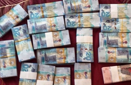 السطو على محل سفريات ليلاً وسرقة 3700 دينار وشيكين