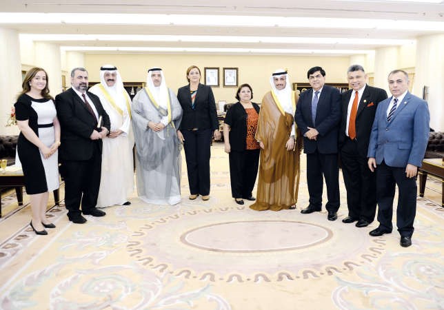 رئيس مجلس الامة مرزوق الغانم مع رئيسة برلمان نيكاراغوا بالانابة والوفد المرافق لها