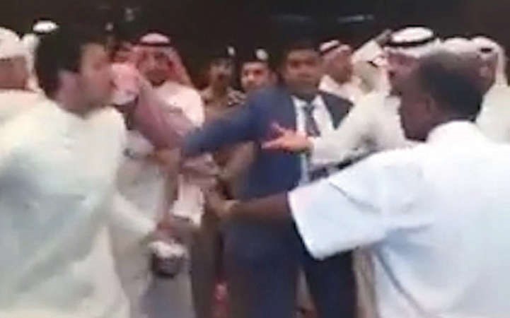 من الجمعية العمومية لشركة الاهلية القابضة التي شهدت ضربا الاسبوع الماضي