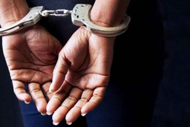 مصر: ضبط مذيع شهير ومعدة برامج في وضع مخل داخل سيارة
