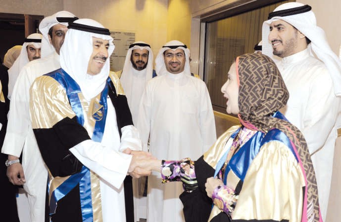 البابطين مصافحا دحياة الحجي احمد علي