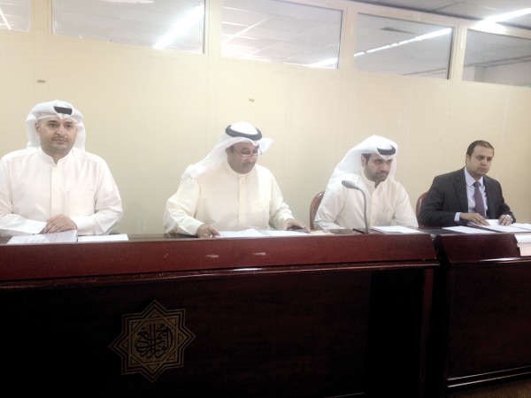 طلال النصف وبشار التويجري خلال عمومية الشركة ﻿
