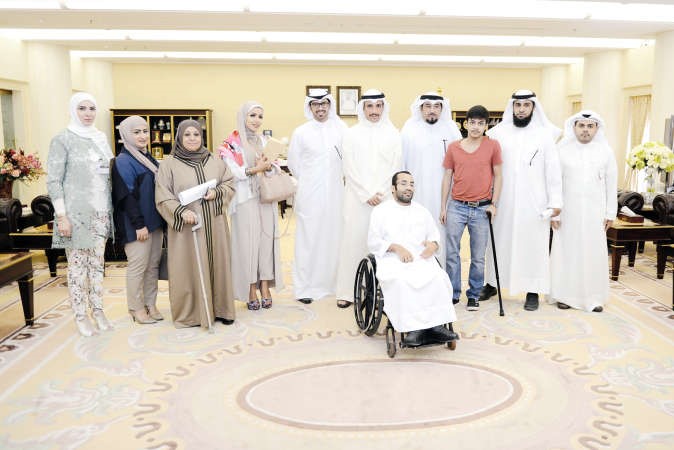 رئيس مجلس الامة مرزوق الغانم خلال استقباله فريق مبتوري الاطراف التابع للجمعية الكويتية لمتابعة قضايا المعاقين