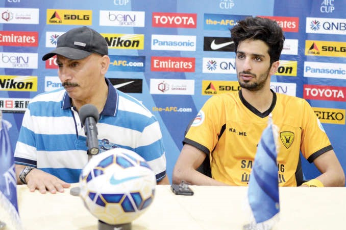 راشد بديح وفهد الانصاري خلال المؤتمر الصحافي عقب المباراة﻿