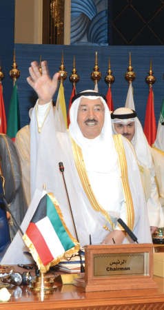 صاحب السمو الامير يحيي الحضور في المؤتمر ﻿
