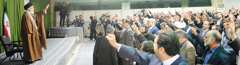 المرشد الاعلى للثورة الايرانية علي خامنئي خلال اجتماع مع اعضاء مجلس الشوري امس	افپ﻿