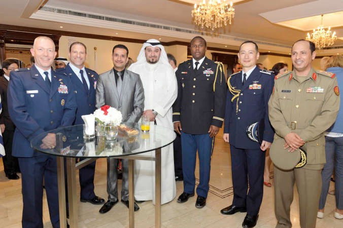 عدد من الملحقين العسكريين لدى حضورهم المناسبة﻿