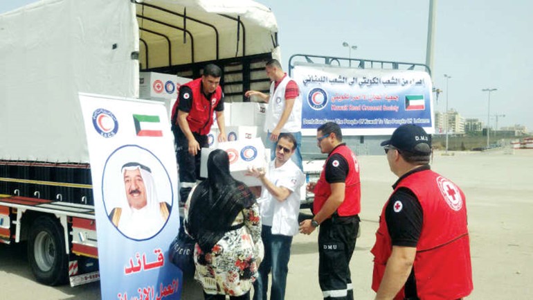 جانب من مساعدات جمعية الهلال الاحمر للاسر اللبنانية