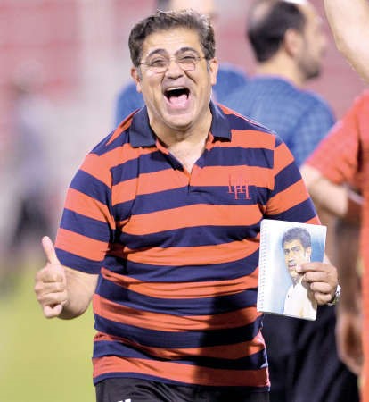 مدرب الابيض محمد ابراهيم فرحا بالتاهل على حساب الشرطة الازرقكوم ﻿