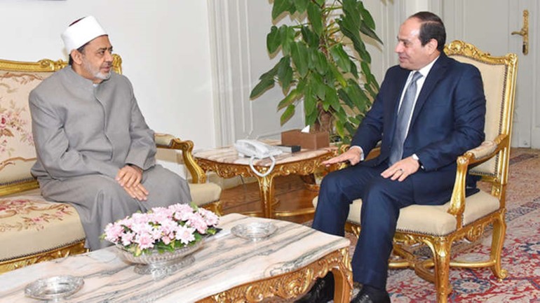 الرئيس المصري عبدالفتاح السيسي مستقبلا داحمد الطيب شيخ الازهر امس الاول