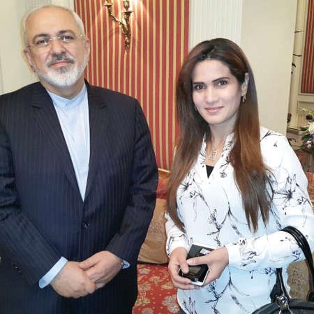 وزير الخارجية الايراني محمد جواد ظريف مع الزميلة بيان عاكوم ﻿