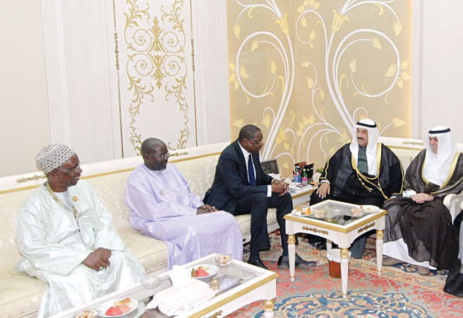 سمو الشيخ ناصر المحمد مستقبلا وزير الخارجية السنغالي مانكار انجاي