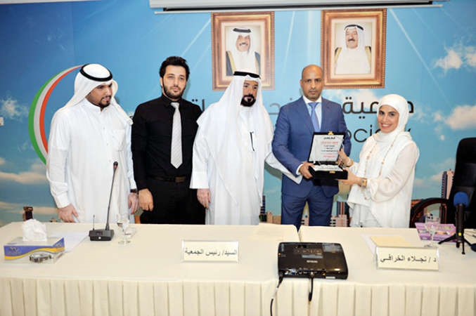 نواف النومس يكرم دنجلاء الخرافي﻿