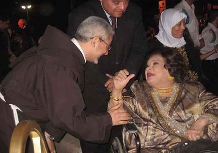 بالصور.. الفنانة شيرين تحتفل بزفاف ابنتها ميريت