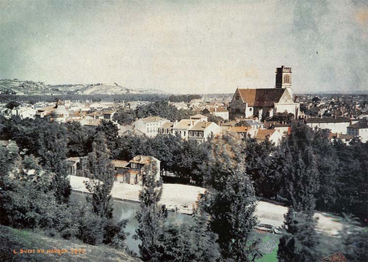 اول صورة ملونة لمنظر طبيعي التقطت عام 1877، ورصدت جزءا من جنوب فرنسا انذاك