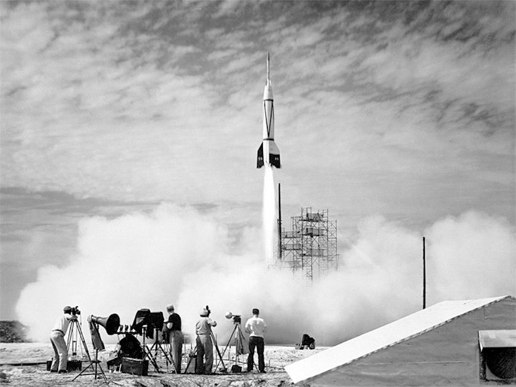 اول صورة لاطلاق صاروخي لوكالة ناسا، وتم التقاطها عام 1950 للصاروخ Bumper 2