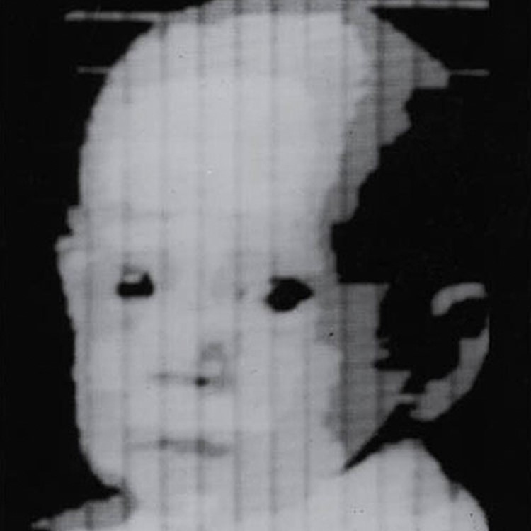 اول صورة رقمية والتقطت عام 1957، قبل 20 عام من اختراع الكاميرا الرقمية، بدرجة نقاء وصلت 176×176، والتي تكفي لصورة ملف شخصي على موقع انستجرام