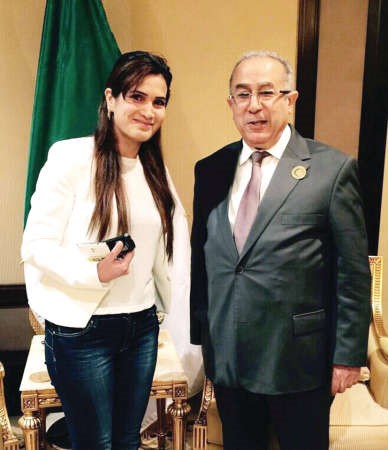 وزير الخارجية الجزائري رمضان لعمامرة مع الزميلة بيان عاكوم﻿