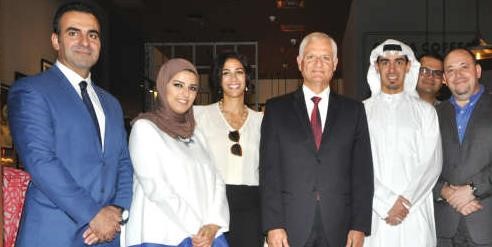 لقطة تذكارية بمناسبة افتتاح كوستا كوفي ﻿