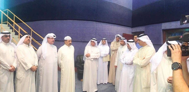 الحضور يستمعون لكلمة الشيخ فهد المبارك﻿