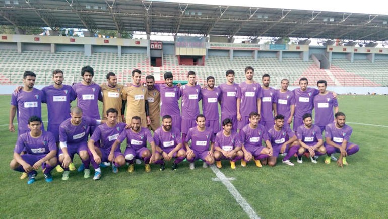 لاعبو الازرق في الملعب قبل التدريب﻿