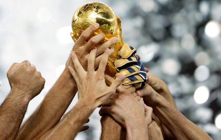 2- كاس العالم اجتذب الحدث الذي اقيم في عام 2014 ارباحا قدرها 26 مليار دولار للفيفا، التي بلغت ذروتها في المباراة النهائية بين المانيا والارجنتين