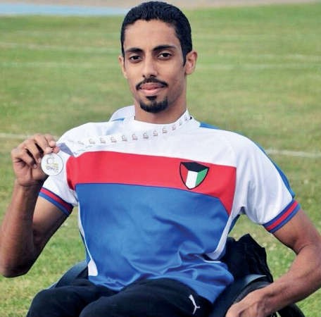 اللاعب احمد نقا حاملا ميداليته