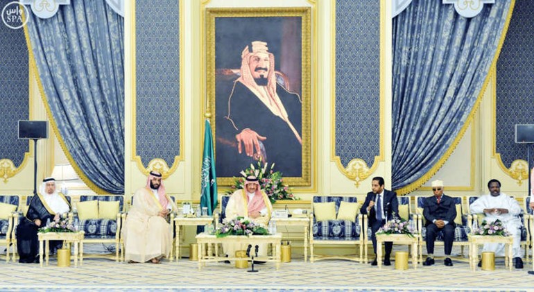 صاحب السمو الملكي الامير محمد بن نايف ولي العهد نائب رئيس مجلس الوزراء وزير الداخلية وصاحب السمو الملكي الامير محمد بن سلمان ولي ولي العهد النائب الثاني لرئيس مجلس الوزراء وزير الدفاع خلال استقبالهما السفراء المعتمدين لدى المملكة امس 	واس﻿