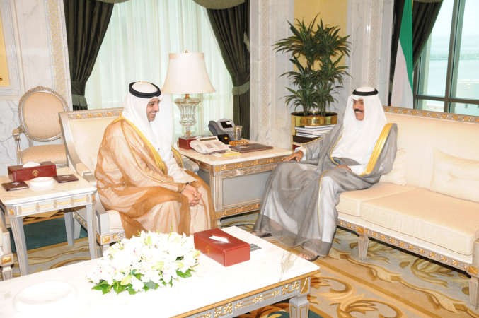  سمو ولي العهد الشيخ نواف الاحمد مستقبلا الشيخ محمد العبدالله ﻿