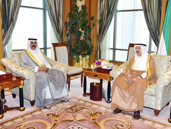 صاحب السمو الامير الشيخ صباح الاحمد مستقبلا سمو ولي العهد الشيخ نواف الاحمد﻿