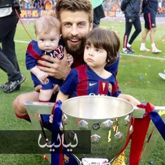 صور شاكيرا تحتفل مع جيرار بيكيه بالتتويج بكأس الملك بالقبلات والأحضان