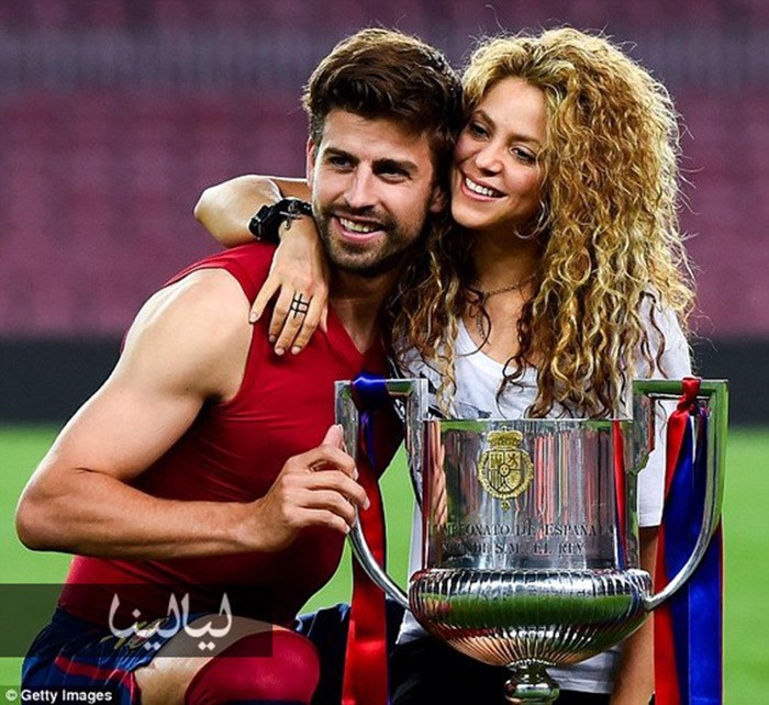 صور شاكيرا تحتفل مع جيرار بيكيه بالتتويج بكأس الملك بالقبلات والأحضان