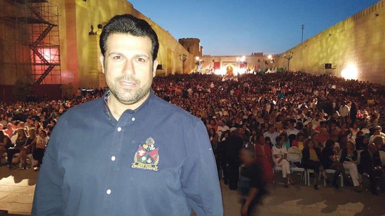 المخرج علي حسن والجمهور الغفير في مدينة فاس 