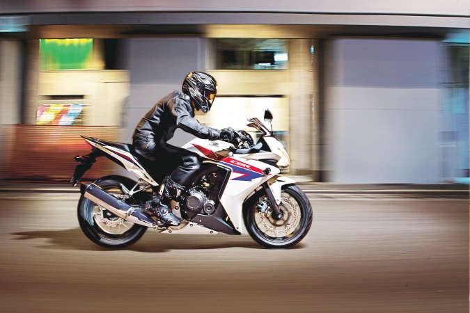 «الغانم موتورز» تقدم هوندا «CBR500R»