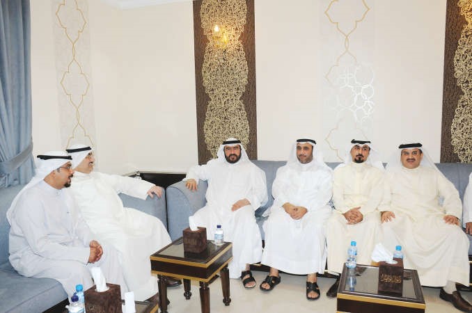 محمد الدلال وسعدون حماد مع الحضور