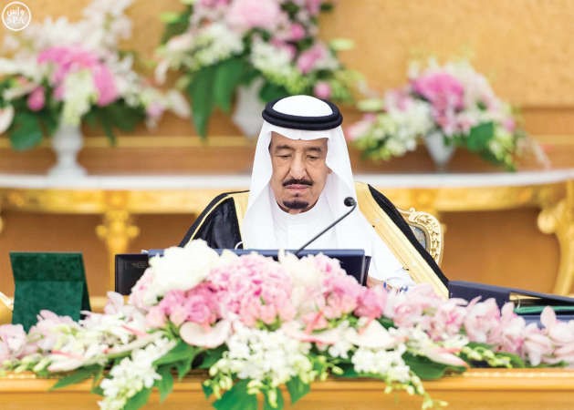 خادم الحرمين الشريفين الملك سلمان بن عبدالعزيز مترئسا جلسة مجلس الوزراء امس	 واس ﻿